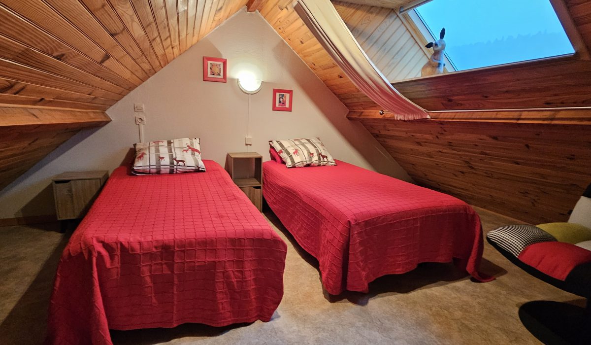Chambre deux lits en duplex Ancolie